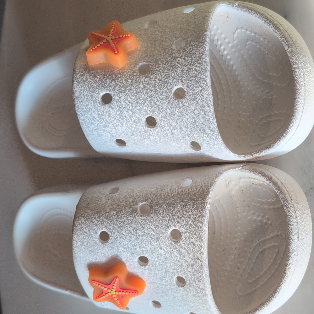 Light Up Crocs - Picture 3 of 7